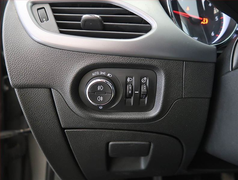 Opel Astra (2019) 1.6 CDTI, Navi, Tempomat - fotka 17 z 18