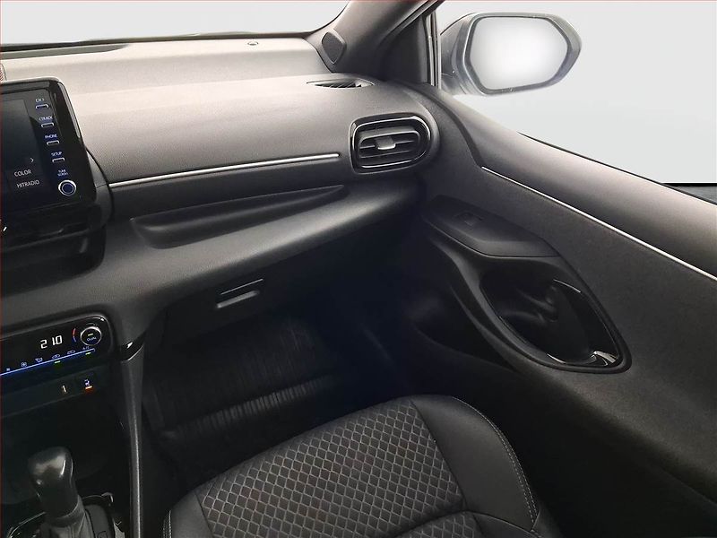 Toyota Yaris (2020) Kůže, Tempomat, Park. senzory, - fotka 8 z 19