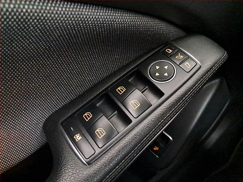 Mercedes-Benz GLA (2015) 220 CDI 4MATIC, 4X4 - fotka 23 z 23