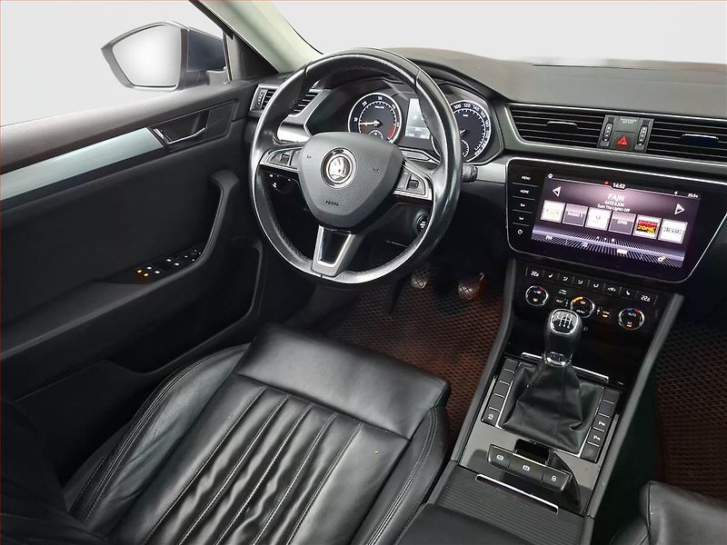Škoda Superb (2018) 1.6 TDI, Kůže, Navi, Tempomat - fotka 7 z 21