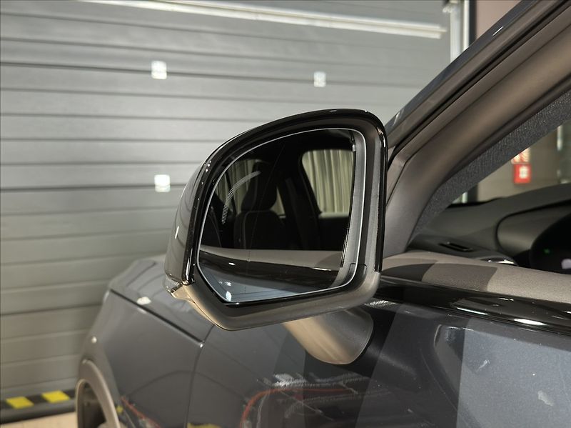 Volvo XC40 (2026) 2,0 B4  Plus - fotka 9 z 29
