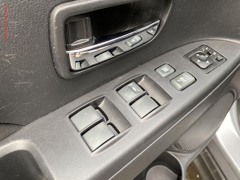 Mitsubishi ASX (2012) 1.8 DI-D, Panor, xenon - fotka 15 z 18