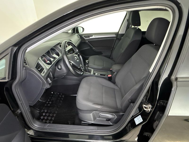 Volkswagen Golf Comfortline - fotka 7 z 26