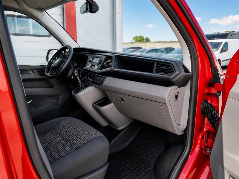 Volkswagen Caravelle 2,0 TDI 6.1 SWB TRENDLINE - fotka 15 z 24