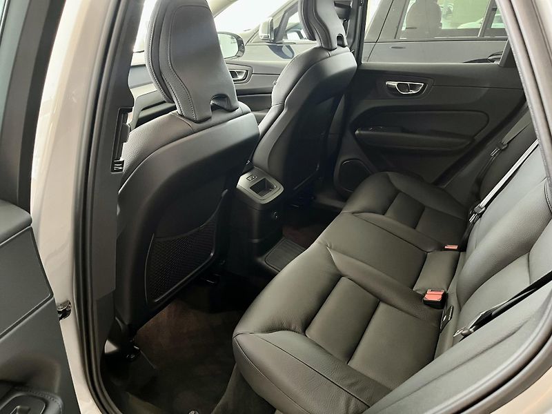 Volvo XC60 T6 AWD Recharge Inscripion - fotka 9 z 27