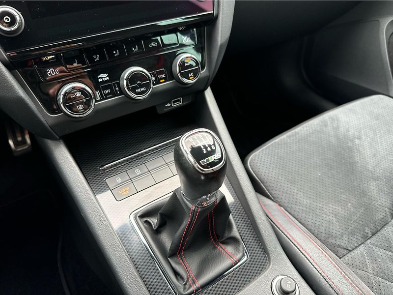 Škoda Octavia RS 2.0FSI 169KW - fotka 16 z 22