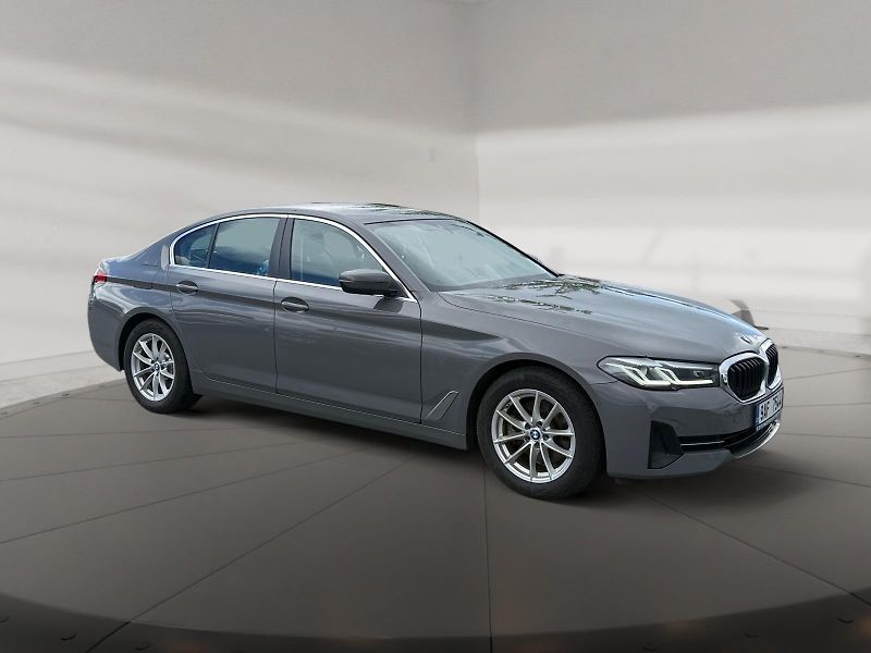 BMW Řada 5 (2022) xDRIVE 520d 140kW 4x4 CZ DPH - fotka 3 z 11