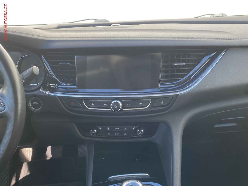 Opel Insignia (2017) 1.5 T, LED, navi, headUP - fotka 12 z 19