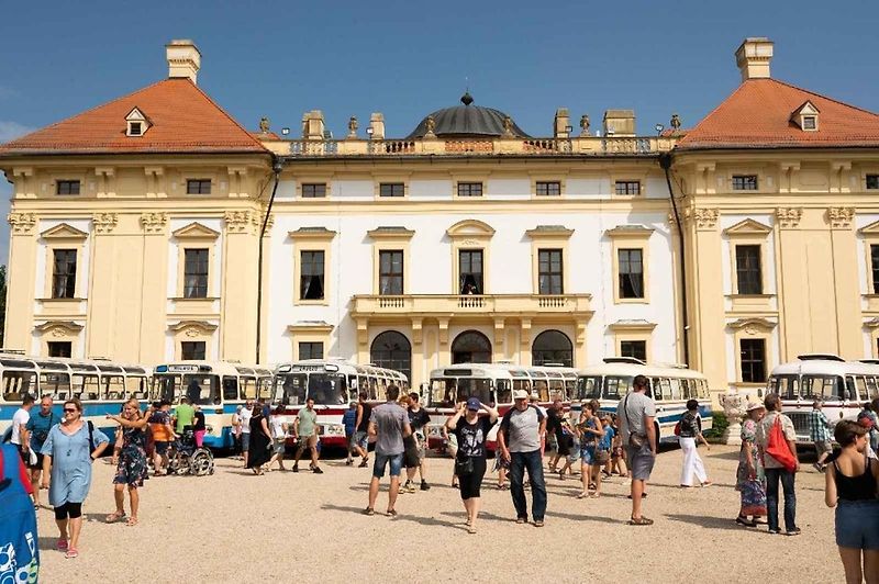 Historie na čtyřech kolech. Telnice hostila přehlídku autobusových legend.