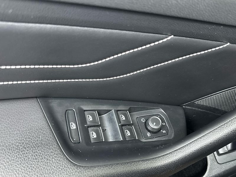 Volkswagen Passat Elegance DSG - fotka 21 z 30