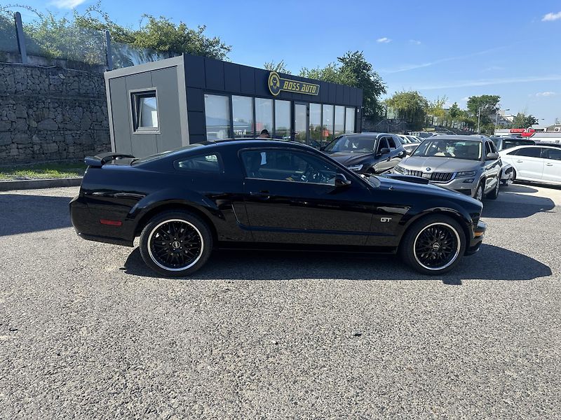 Ford Mustang (2007) Ford Mustang GT 2007 - fotka 8 z 17