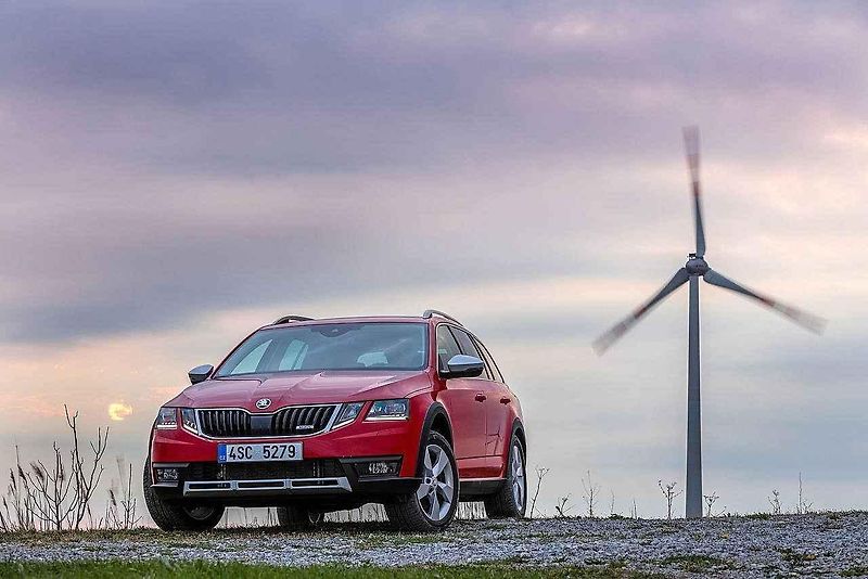 Škoda Octavia Combi RS a Škoda Octavia Scout.