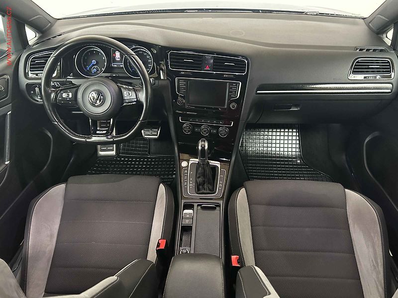 Volkswagen Golf (2016) 2.0 TSI 4x4, ČR, DSG, STK8 - fotka 8 z 19