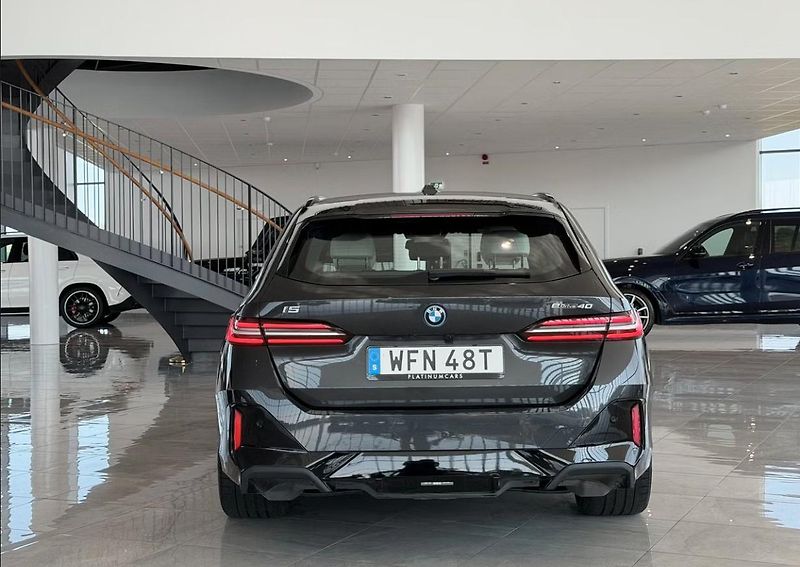BMW i5 eDrive40 Touring M Kam Tažné - fotka 4 z 23
