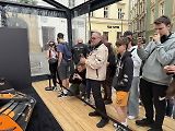 Vůz stáje McLaren obdivují fanoušci Formule 1 na brněnském Zelném trhu od soboty. Podívat se na něj mohou do úterý 27. května.