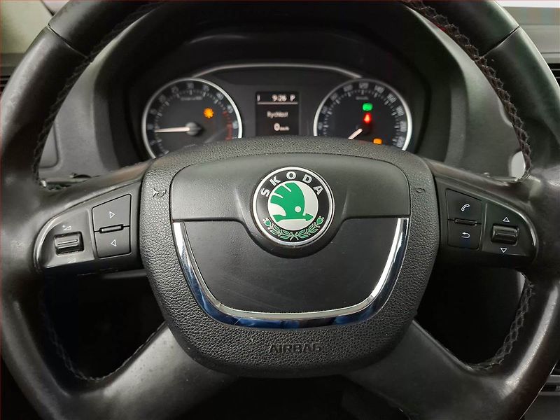 Škoda Octavia (2009) 1.9 TDI DPF, Automat - fotka 17 z 18