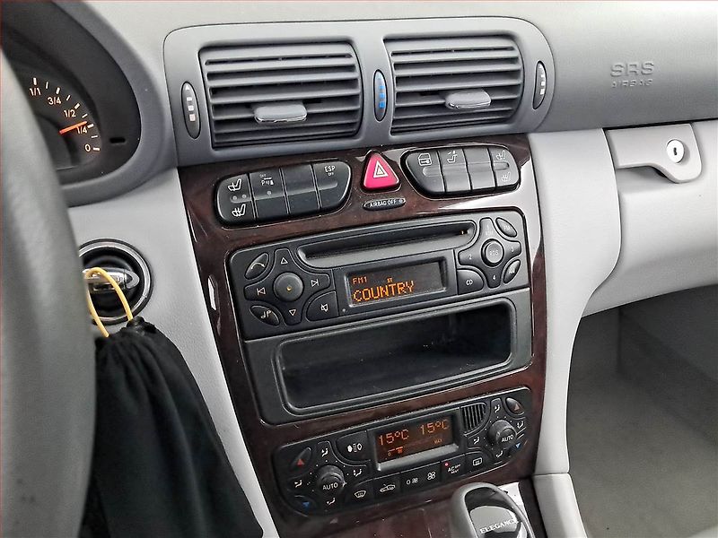 Mercedes-Benz Třídy C (2003) C 240 4MATIC, 4X4, Automat - fotka 12 z 17