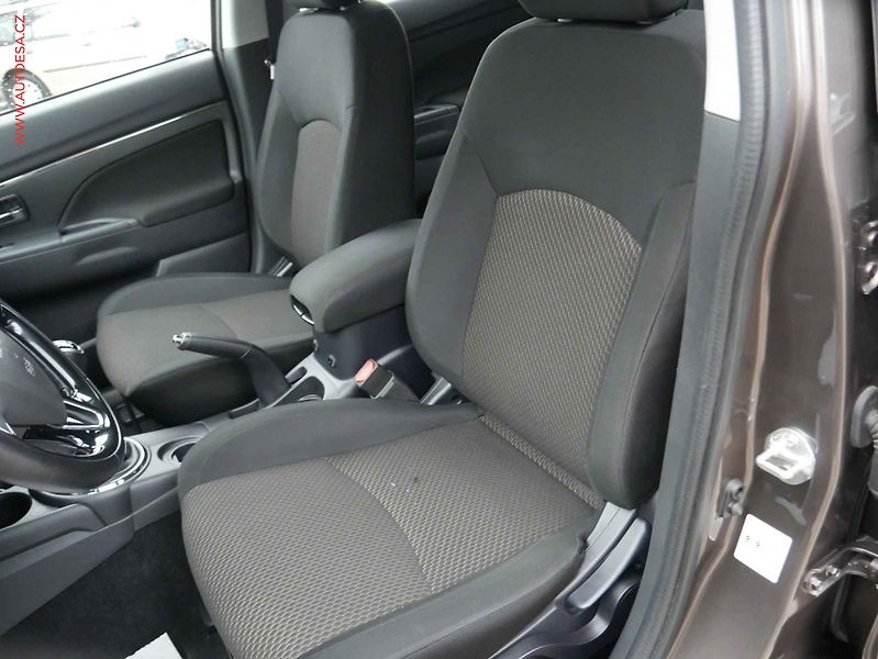 Mitsubishi ASX (2017) 1.6 MIVEC, ČR, AC, park.asist - fotka 9 z 14