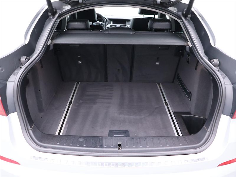 BMW X4 3,0 35d xDrive 230kW M-Packet - fotka 10 z 38