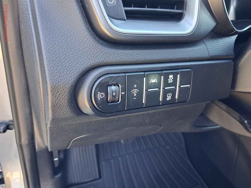 Kia Ceed (2022) 1.5 TGDi, 1.maj,ČR, TOP - fotka 15 z 18
