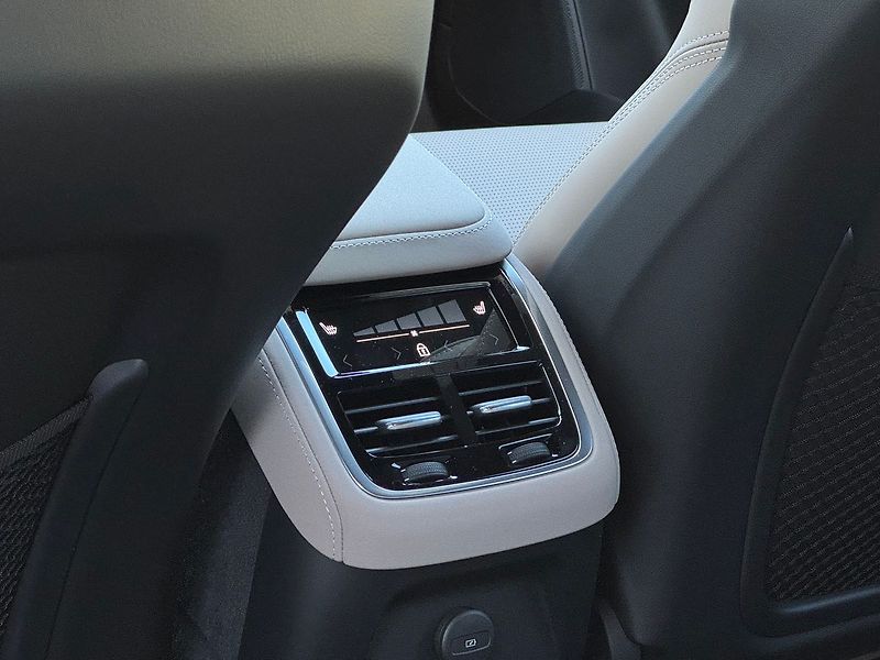 Volvo XC90 PLUS T8 360°, VENTILACE, 335kW - fotka 14 z 23