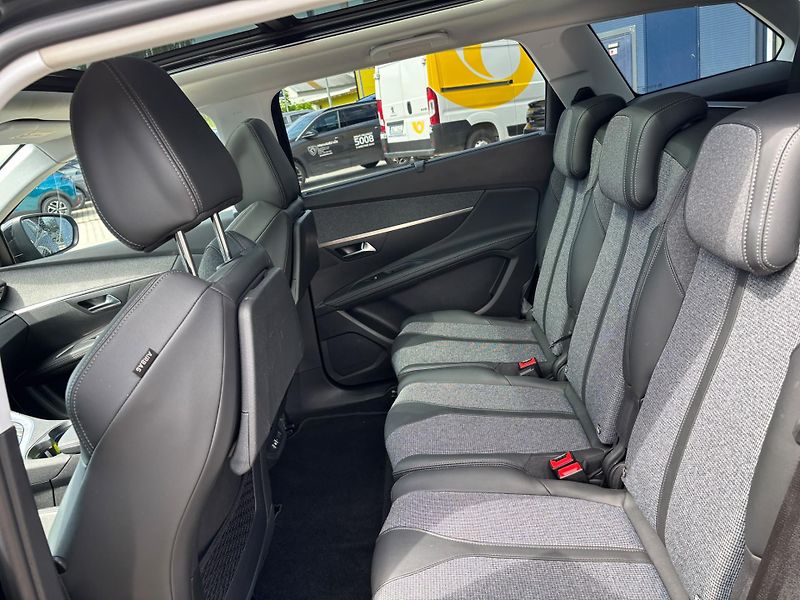 Peugeot 5008 (2019) ALLURE 1.6 PT 180k PANORAMA - fotka 19 z 21
