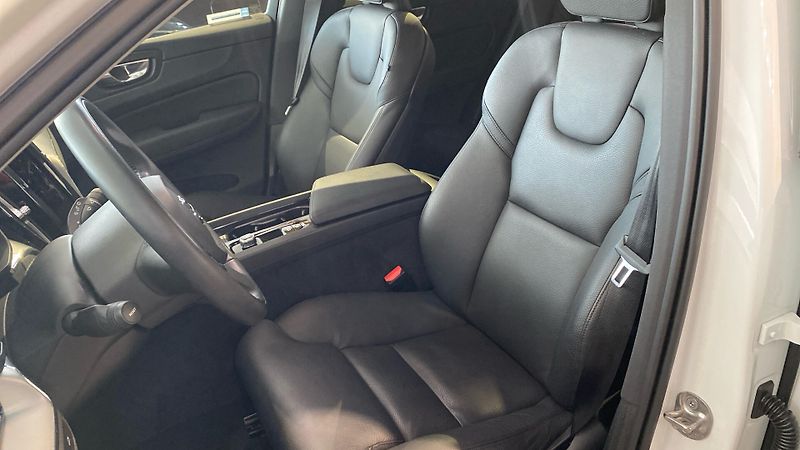 Volvo XC60 INSCRIPTION, B5 FWD, 184+10 kW - fotka 8 z 24