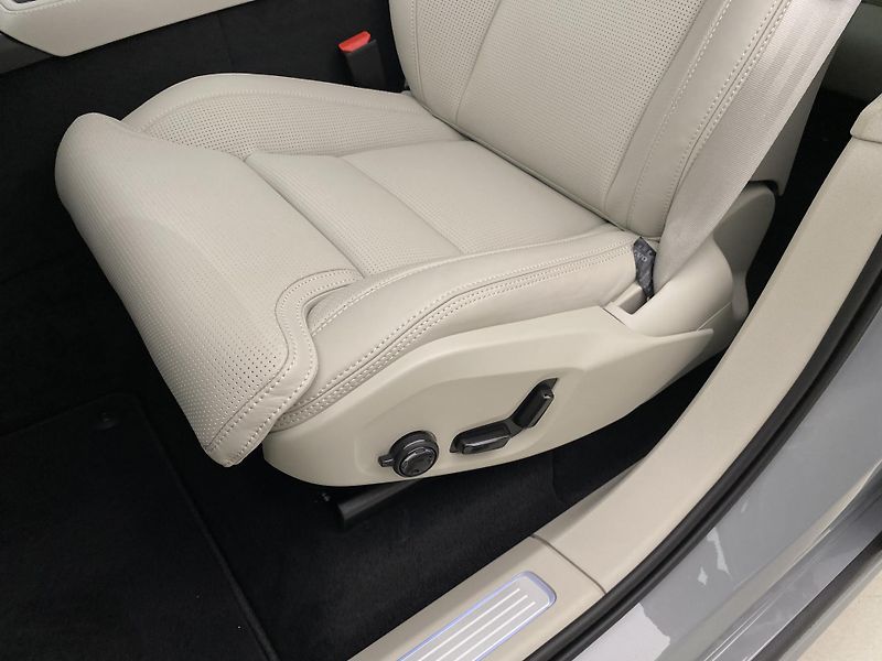 Volvo XC90 (2026) T8 AWD Plug-in BRIGHT ULTRA - fotka 32 z 74
