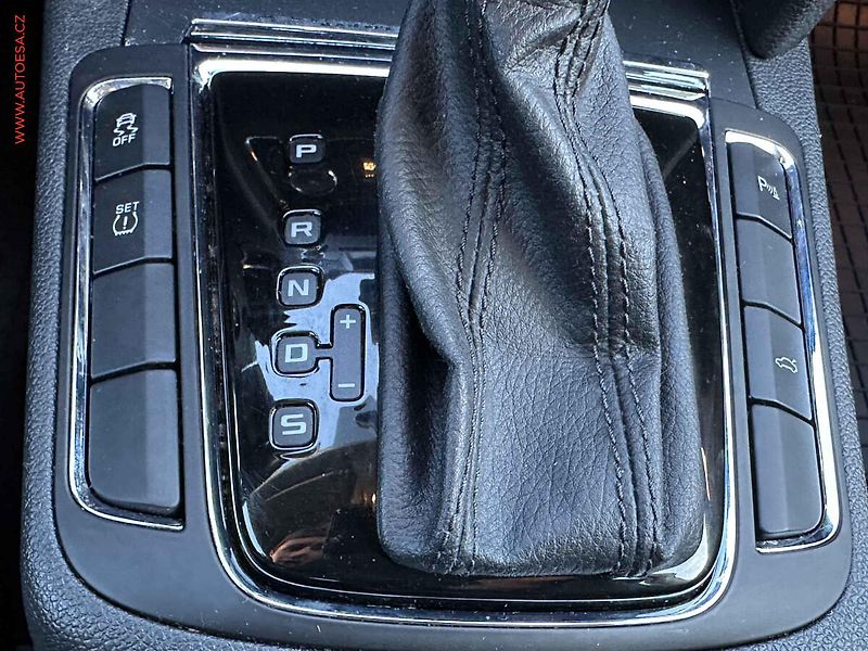 Škoda Superb (2011) 2.0TDi 4x4, ČR, Elegance, DSG - fotka 18 z 22