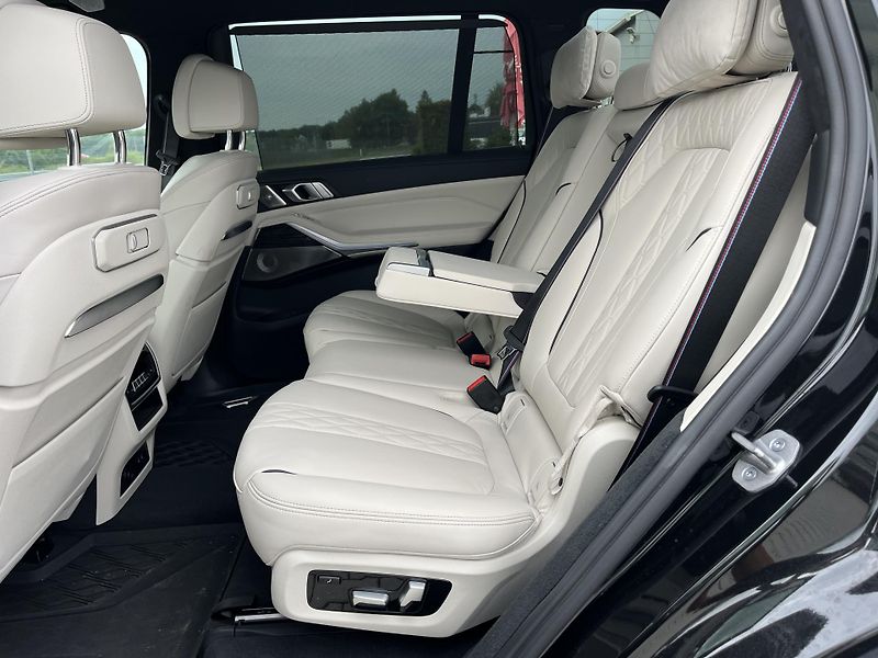 BMW X7 (2022) XDRIVE 4.0d - fotka 15 z 19