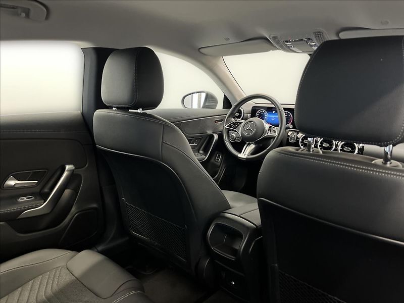 Mercedes-Benz CLA 180 d Shooting Brake Progressi - fotka 20 z 21