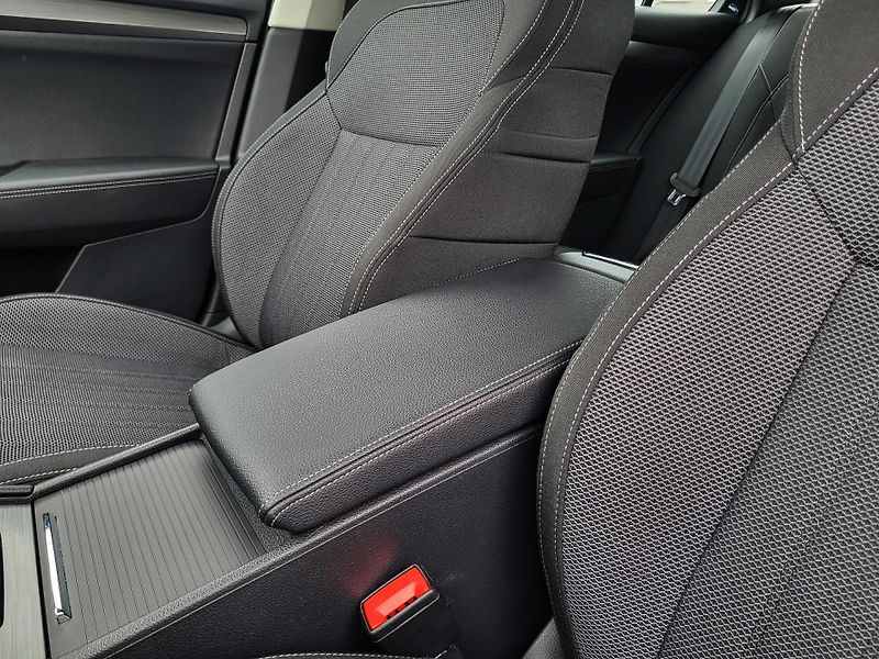 Škoda Superb III FL combi 2.0 TDi DSG STYLE - fotka 32 z 50
