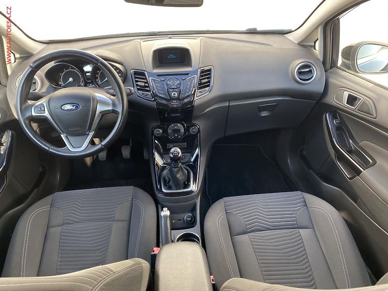 Ford Fiesta (2015) 1.0 EB, Titanium, výhřev sed - fotka 8 z 17