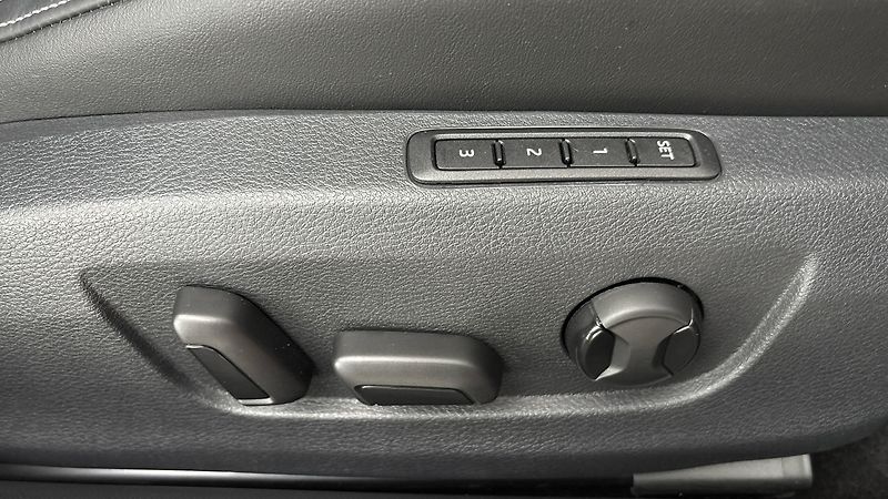 Škoda Superb 2.0 TSI DSG L&K - fotka 22 z 34