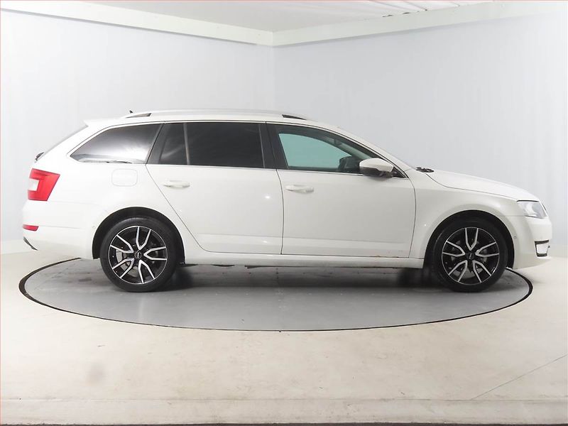 Škoda Octavia (2014) Elegance 1.6 TDI, 4X4 - fotka 6 z 14
