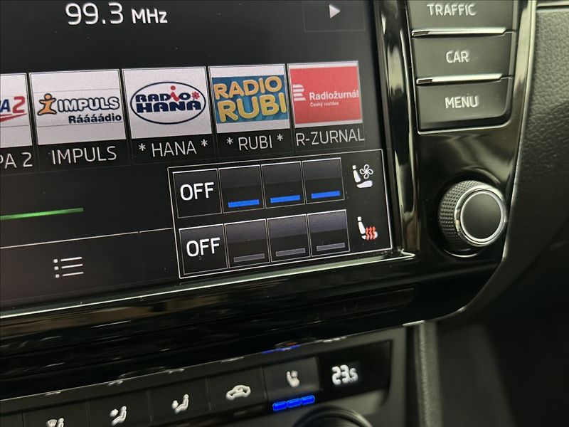 Škoda Superb 2,0 DSG L&K DPH NZ.TOP DCC TZ - fotka 22 z 49