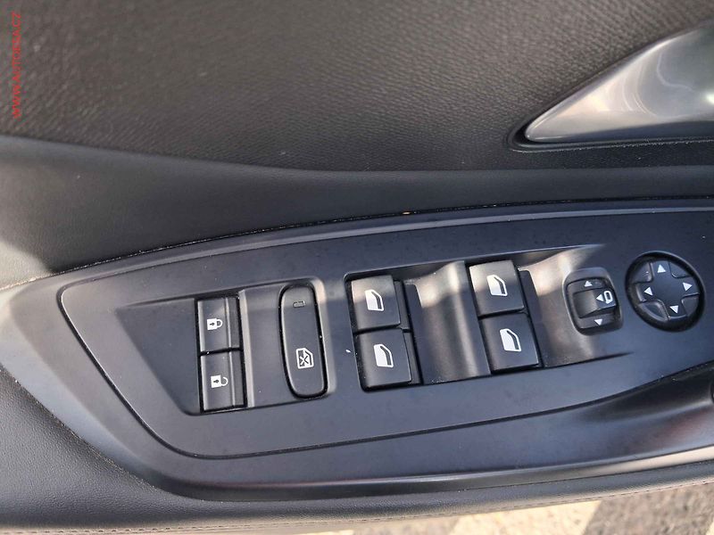Peugeot 308 (2022) 1.2PT, Allure - fotka 14 z 18