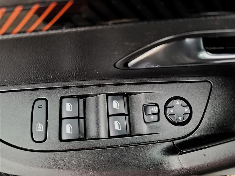 Peugeot 2008 1,5 HDI,navi,digiklima,alu, - fotka 38 z 50