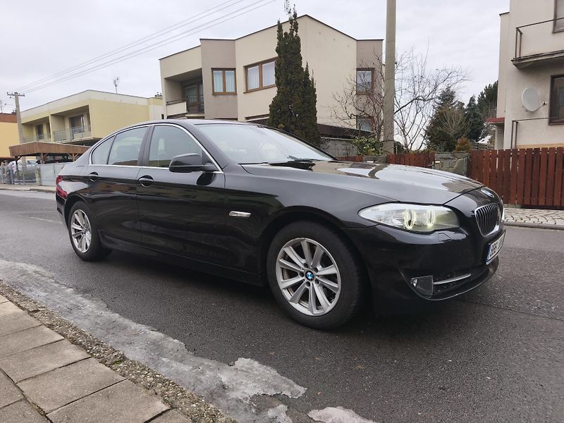 BMW Řada 5 (2013)  520 D -CZ SERVISKA - fotka 4 z 20