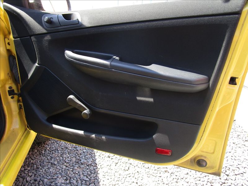 Škoda Fabia 1.2HTP - fotka 19 z 37