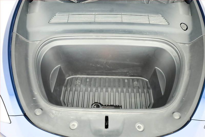 Tesla Model Y (2021) Long Range AWD 75kWh, SoH 93% - fotka 18 z 22