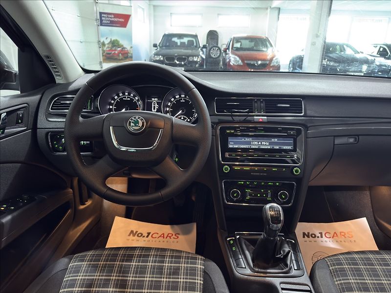 Škoda Superb 2,0   TDI 4X4 125KW ELEGANCE - fotka 19 z 31