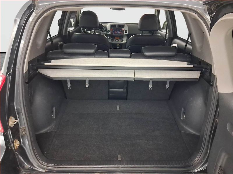 Toyota RAV4 (2007) Executive 2.2 D-CAT, 4X4 - fotka 13 z 17
