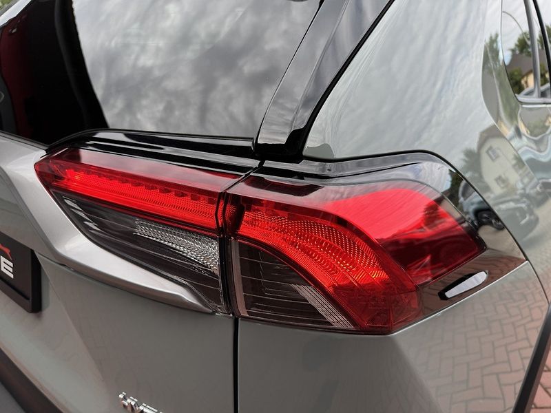 Toyota RAV4 (2023) 2.5HSD 4WD Hybrid Executive - fotka 40 z 49