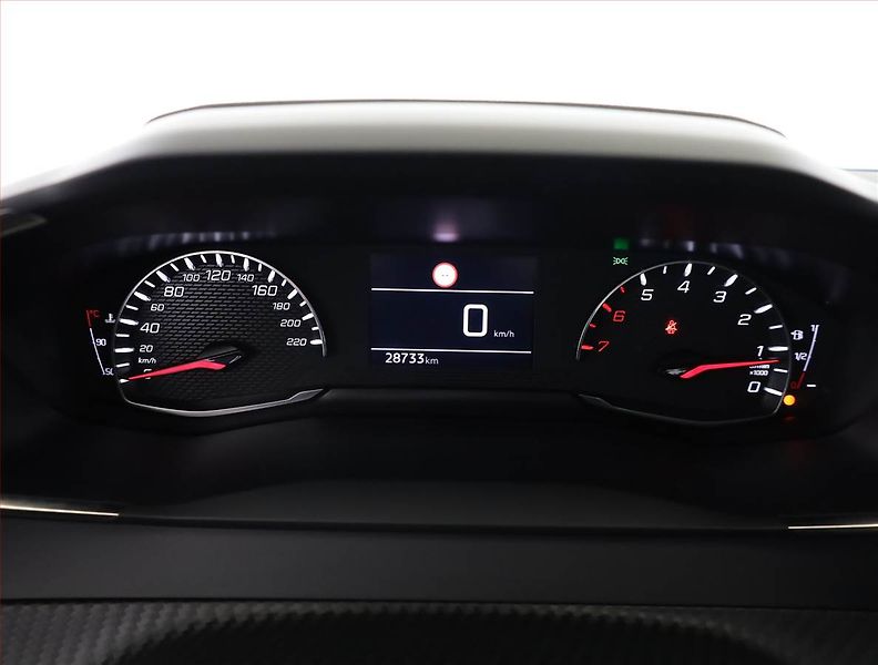 Peugeot 208 (2023) 1.2 PureTech, ČR,1.maj - fotka 9 z 17