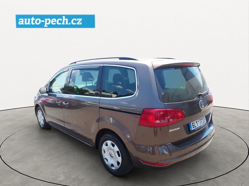 Volkswagen Sharan (2011) 2.0 TDI, 103 kW, 7 míst - fotka 2 z 31