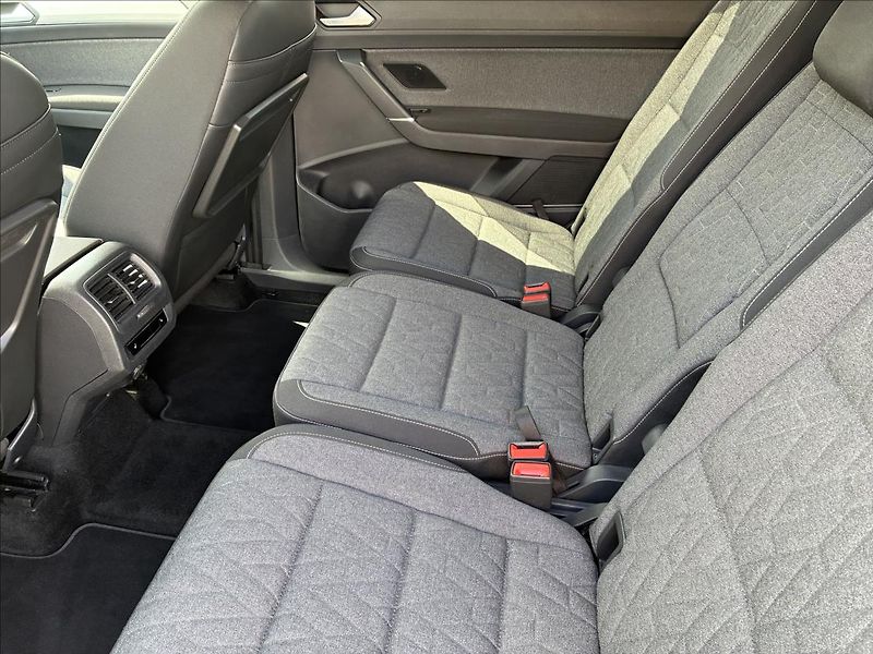 Volkswagen Touran 2,0 TDI ,7 MÍST,TAŽNÉ,KAMERA - fotka 11 z 35
