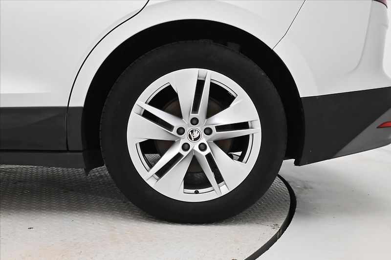 Škoda Enyaq iV 60 132 kW SoH 89% Záruka až - fotka 32 z 32