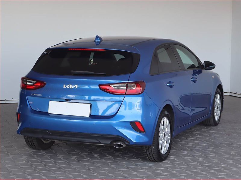 Kia Ceed (2022) Silver 1.5 T-GDI, Serv.kniha - fotka 5 z 20