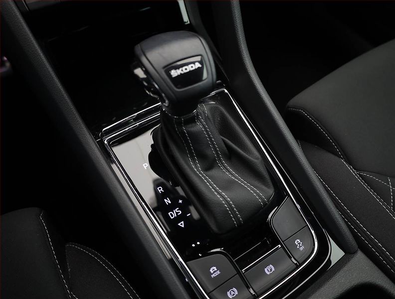 Škoda Karoq (2023) Sportline 1.5 TSI - fotka 11 z 18